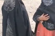海外「幼い娘たちに男が来たら顔を隠すように英才教育を施すムスリムの父親」