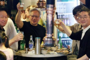 韓国人「NVIDIAジェンスン・フアンと韓国財閥トップの“サムソ（サムギョプサル・焼酎）会合”が話題に」