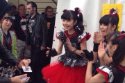ソニスフィアでBABYMETALの女の子たちを楽しませてくれたマジシャンにサプライズをしよう！　【海外の反応】