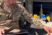 海外「ロシアの内乱を聞いてポップコーンを食べているウクライナ兵達www」