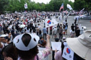 韓国人「不正選挙抗議デモで五輪公園が封鎖され、フェンシング代表選手が剣を借りる羽目に…公権力投入を！」と話題に