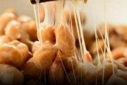 外国人「納豆の味とニオイを表現するならどんな感じか例えてくれ」