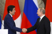 【韓国の反応】「安倍元首相、プーチンの面前で媚びへつらう」日本野党代表、非難。韓国の反応「トランプの犬、プーチンの犬。強ければ仕え、弱ければ踏みにじる。」