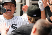 【海外の反応】村上宗隆が両親の前で復活の1試合2発6打点！「バットのヘッドが速すぎる…」