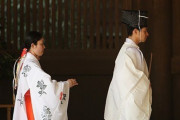 韓国人「日本で1000年続く家系の名門“世襲制”という日本独特の伝統とは…」→「伝統の重みが違う…（ﾌﾞﾙﾌﾞﾙ」