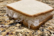 外国人「これ食べてたらメンタル病むぞ…って食べ物といえば何？」
