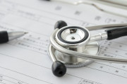 日本は高齢者の医療費自己負担をもっと増やすべき？（海外の反応）