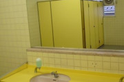日本の公立学校のトイレ事情がこちら→「日本とロシアの比較をするべきだ」「子どもたちが自分で掃除をしてくれるのが嬉しいですね」海外の反応