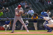 【海外の反応】「やばい！」大谷翔平、登板前日に右肘にデッドボール！2盗塁を決めるが今日もノーヒット