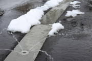 【海外】「日本の雪国ではこうやって道路の雪を溶かしている」→「日本は先に進みすぎw」「うちの国にも欲しい！」