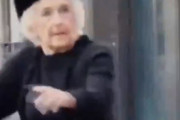 【動画】海外の反応「このお婆ちゃん、只者じゃない」