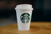 日本で「スタバの袋クソビビった」と話題に！起きてドア見たらコレはビビるｗｗｗ【台湾人の反応】