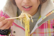 外国人「なぜラーメンにモヤシを入れるんだい？スープの味が変わってしまうじゃないか」