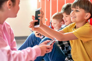 【海外】「イギリスの90%以上の学校がスマホ使用禁止！アメリカの13州が先手を打つ理由とは？」