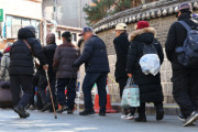 韓国老人「タダで地下鉄を乗せろ！」世論調査でなんと6割の人が「老人の無賃乗車賛成」