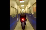 マネ厳禁！ブンブンブブブンとヤマハ・R1で学校に行ってみた