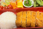 アメリカ人「地元の日本食レストランの弁当なんだがどう思う？」