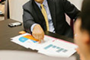 外国人「伝統的なルールを重んじる日本企業で働いた経験がある人はいる？」