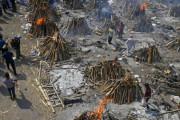 中国の政府機関、SNSにインドのコロナ死亡者火葬の写真を上げて嘲笑…非難殺到＝韓国の反応