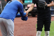 【海外の反応】今永昇太がイチローに挨拶する様子【MLB】