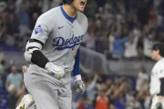 大谷翔平の50号ホームランボール争いが激化「これは俺のものだ」