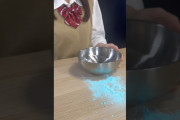 海外「いい声！」Eテレ出身歌手が入浴剤紹介しながら歌う動画に注目