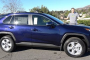【海外の反応】現行のトヨタRAV4が最高のコンパクトSUVである理由
