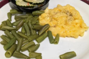 海外「日本の産後の病院食が話題になっているようだからアメリカのやつも投稿しようlol」