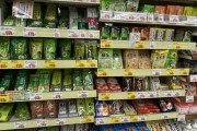 外国人「日本のスーパーに行ったらお茶コーナーが充実してた！」