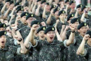 韓国人「これはひどい…慰問公演に訪れた未成年アイドルが気の毒すぎる件」
