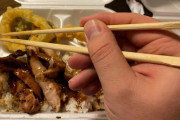 外国人「30年間こういう箸の持ち方してるんだが間違ってる？」