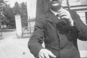 ある若い学生が1890年代に隠しカメラで市井の人々を撮影した写真が海外で話題に