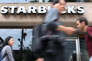 スタバがチャージ残額の無条件返金へ、韓国では不買対応より政治圧力への反発も続く