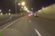 ヒーローはきっとやってくる。高速道路で自殺しようとしている男を見つけたバイクが・・・。海外の反応