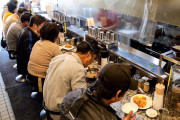 外国人「こんだけの人数と量を作るシェフやばすぎやろｗｗｗやっぱ日本人が最強だったわ」
