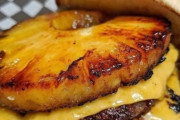 海外掲示板「ハンバーガーにパイナップルとチーズをサンドするのはあり？」海外の反応