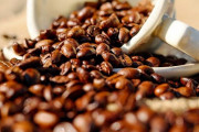 種類豊富♪日本の缶コーヒーを飲み比べしてみた結果→「イチゴラテが良かったね！」「長い夜を過ごしたんだろうね笑」海外の反応