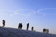 【韓国の反応】日本の航空自衛隊アクロバット飛行チーム、五輪を描くのに成功