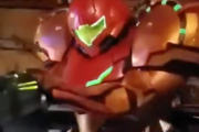 ゲームの世界から飛び出してきたようだ。完璧な再現度、メトロイドのサムスのコスプレ。海外の反応