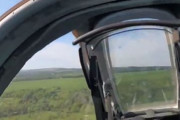 海外「ロシア人パイロットが撃破された飛行機から緊急脱出する映像(パイロット視点)」