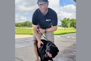 【海外】「テキサスの郵便配達員、愛犬を救う！ベトナム戦 Veteran の死後の温かい絆」