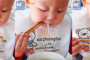 天才か？！プロ並みに箸を使いこなす2歳の男の子♪