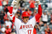 海外「ナイスガイ！」大谷翔平が三振を奪われた相手に神対応して海外大騒ぎ！（海外の反応）