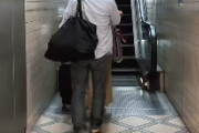 外国人「日本人の文化がとてもステキ。彼らはエスカレーターで他の人が通りやすいように片側に立ちます」