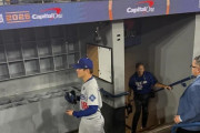 山本由伸が試合後に取った行動にMLBファン騒然！←「これが日本の文化だ！」（海外の反応）
