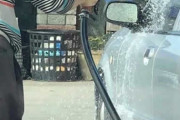 【画像】洗車するぞ～