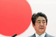 海外「卑劣な暗殺。安倍元首相が演説中に背後から撃たれて死去」