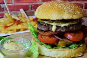 パオロおすすめ！東京の最強ハンバーガースポット5選「レアなパティ羨ましい」「全部美味しそう！」海外の反応