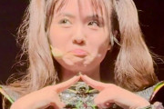 このMOAMETALのポーズはどんな意味なの？　“それプロポーズへの返事だ”　【海外の反応】