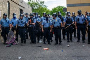 ミネアポリス市議会、「警察解体」全会一致で可決　海外の反応
